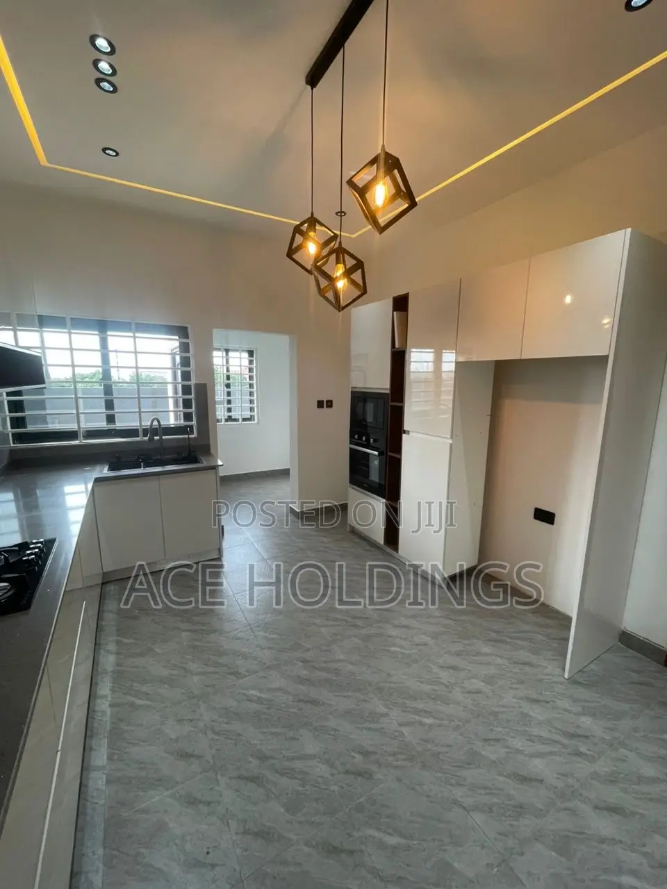 4bdrm Mansion in Ayi Mensah, Oyarifa for sale