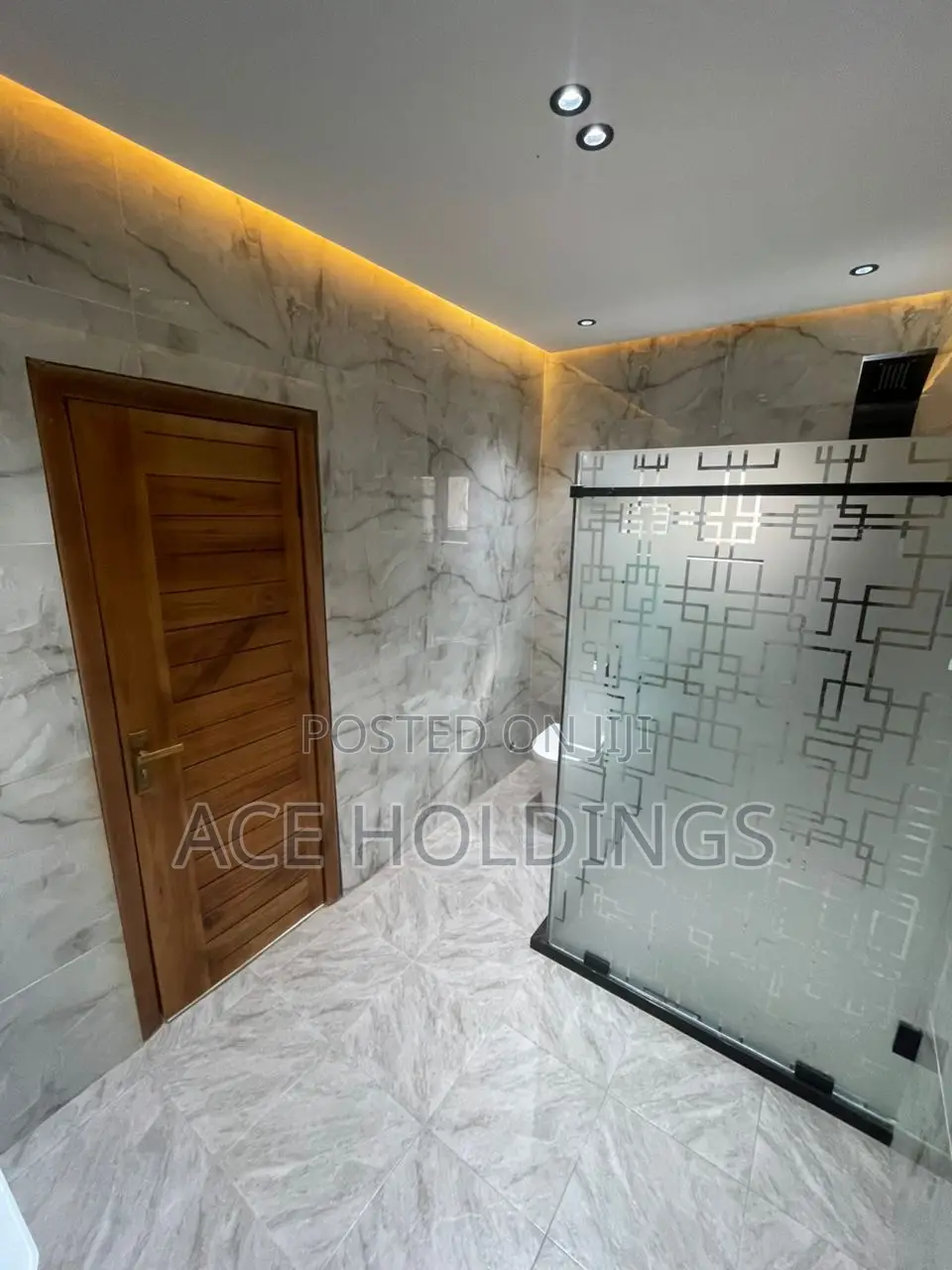 4bdrm Mansion in Ayi Mensah, Oyarifa for sale