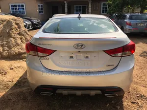 Hyundai Elantra Limited Sedan FWD (1.8L 4cyl 6A) 2013 Silver