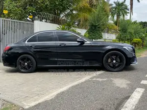 Mercedes-Benz C300 2016 Black