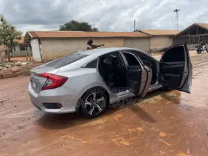 Honda Civic Touring 4dr Sedan (1.5L 4cyl) 2017 Silver