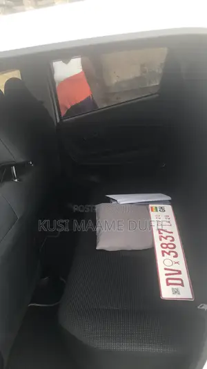 Toyota Vitz 1.0 FWD 3dr 2015 White