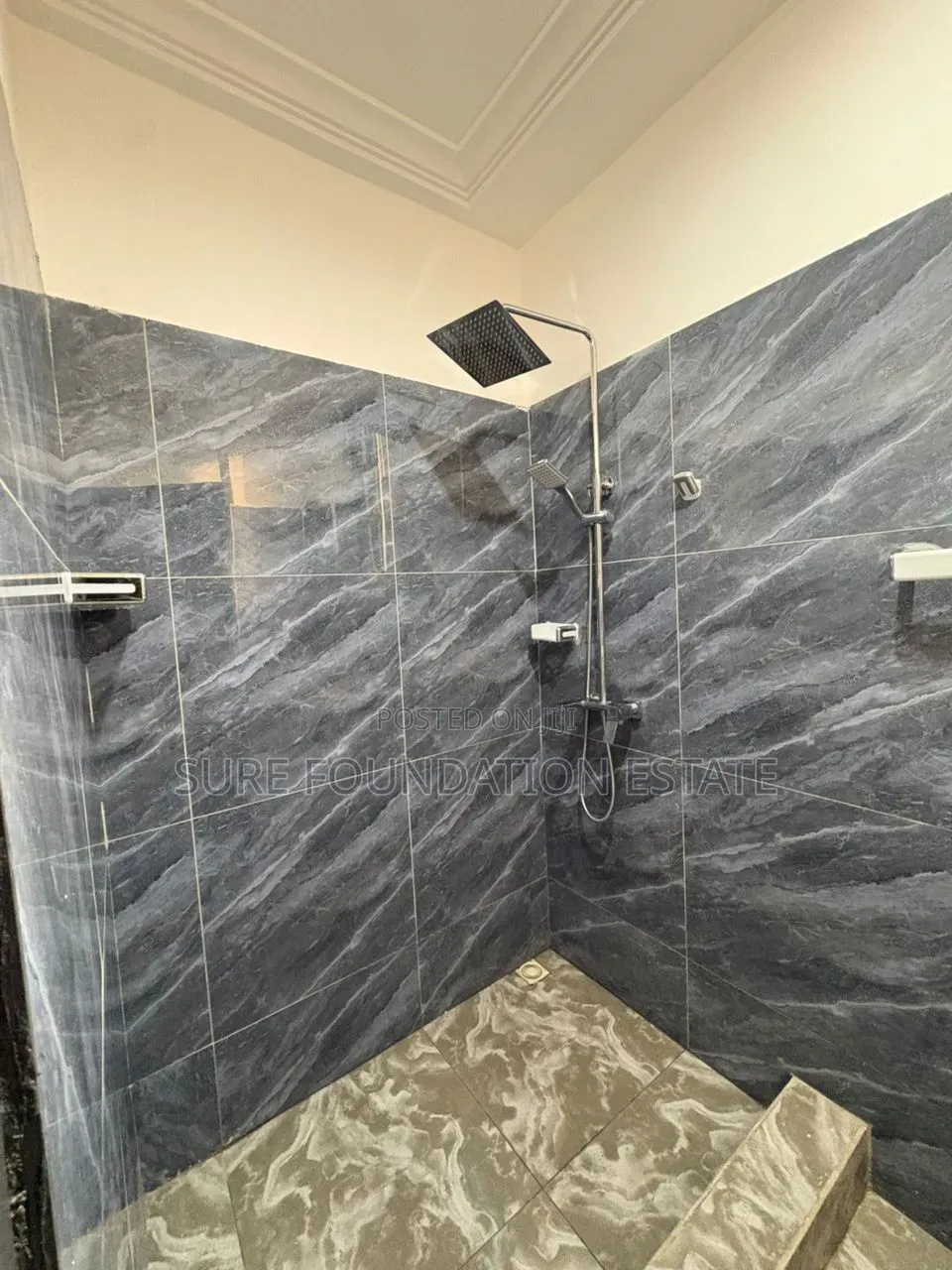 3bdrm Apartment in Dzorwulu for rent