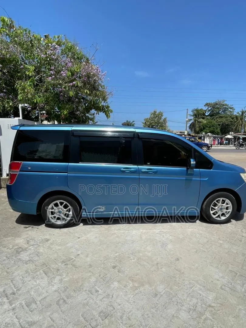 Honda Stepwgn 2013 Blue