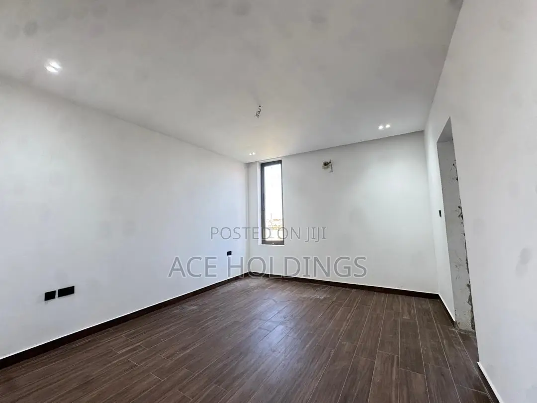 5bdrm Mansion in Oyarifa for sale