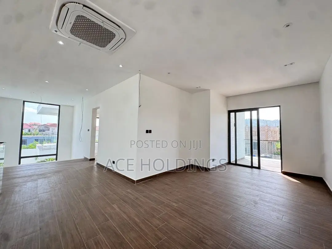 5bdrm Mansion in Oyarifa for sale