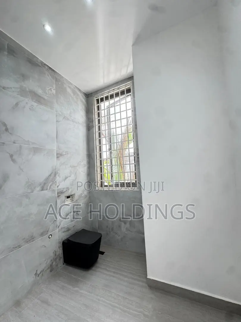 5bdrm Mansion in Oyarifa for sale