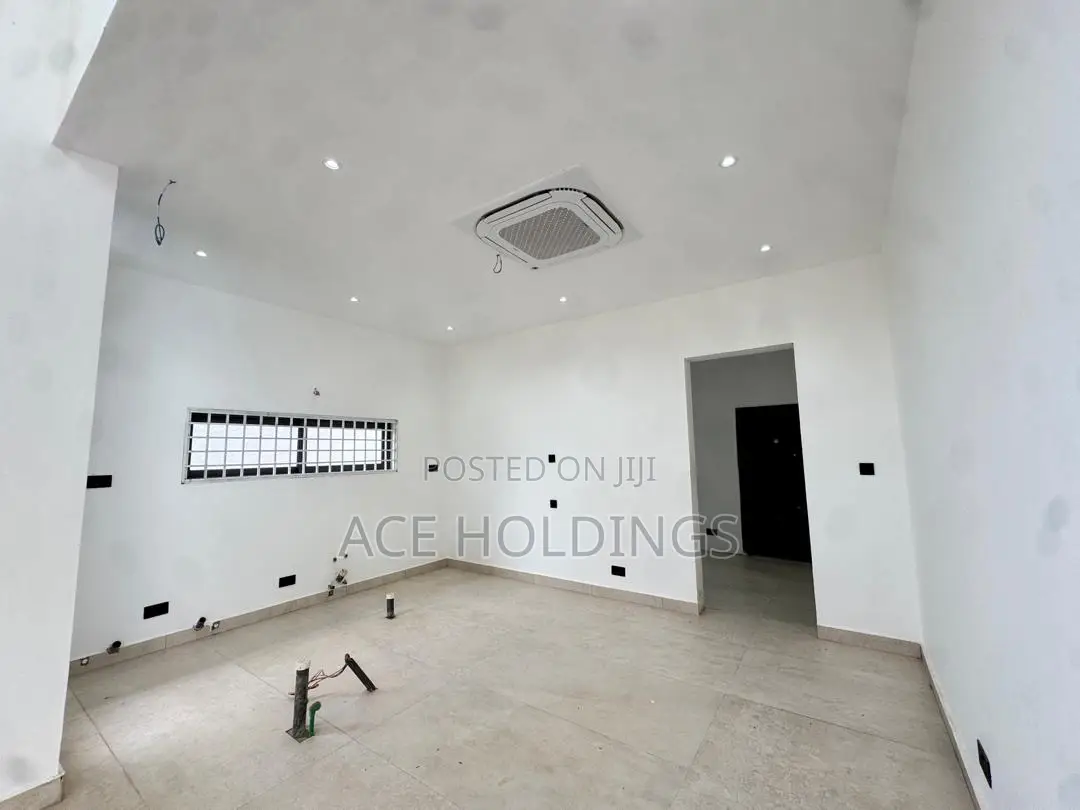 5bdrm Mansion in Oyarifa for sale