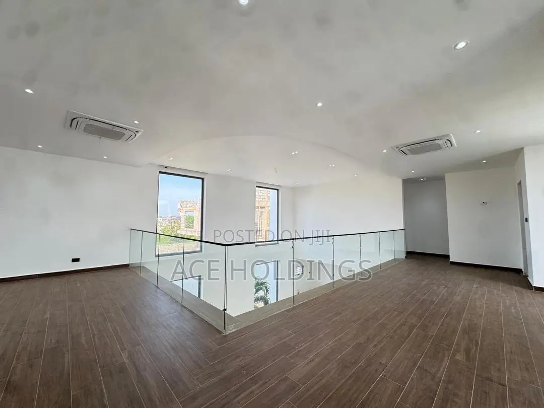 5bdrm Mansion in Oyarifa for sale