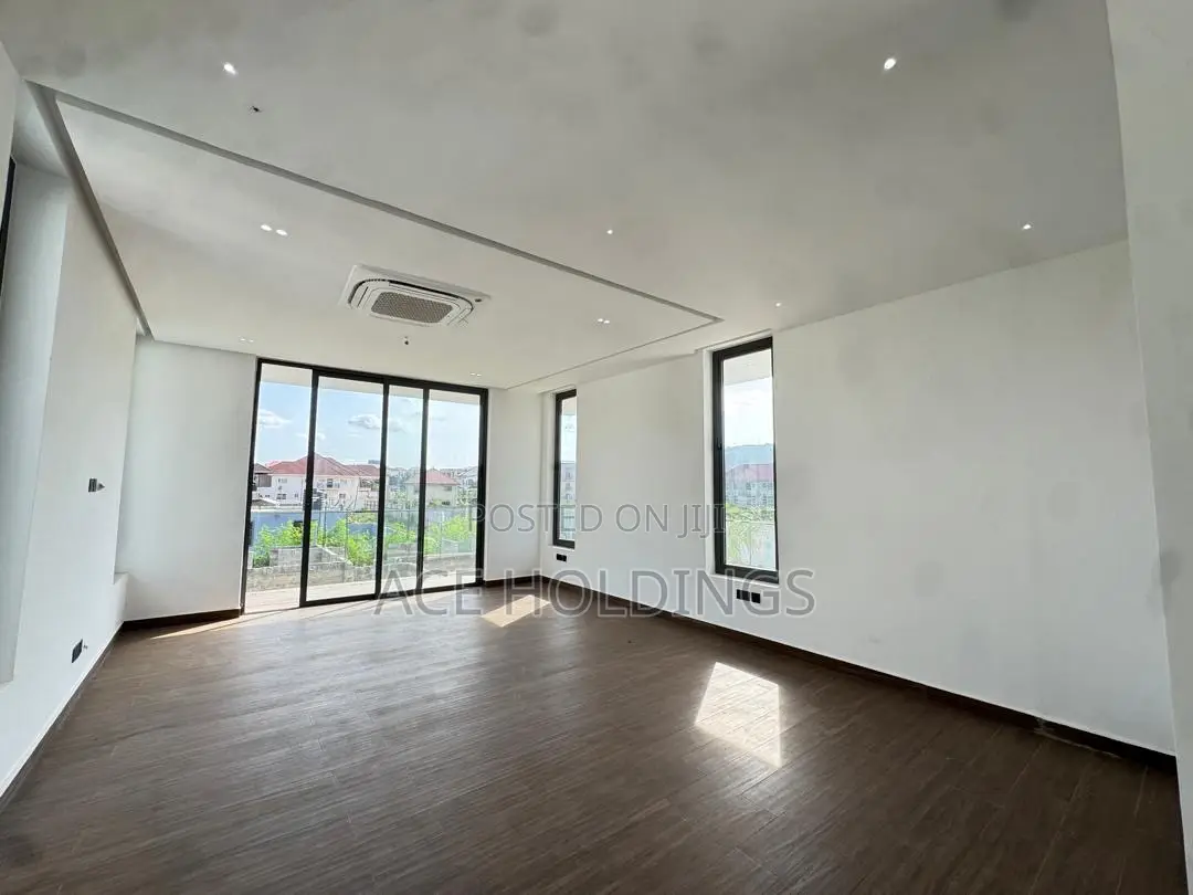 5bdrm Mansion in Oyarifa for sale