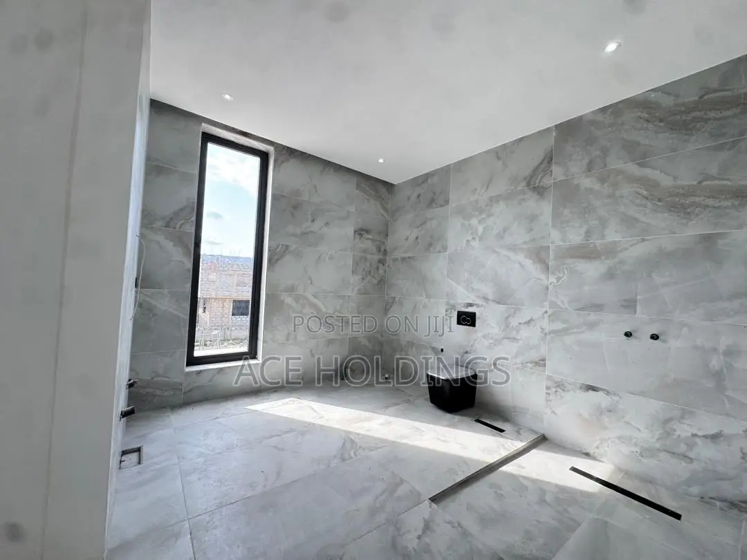 5bdrm Mansion in Oyarifa for sale