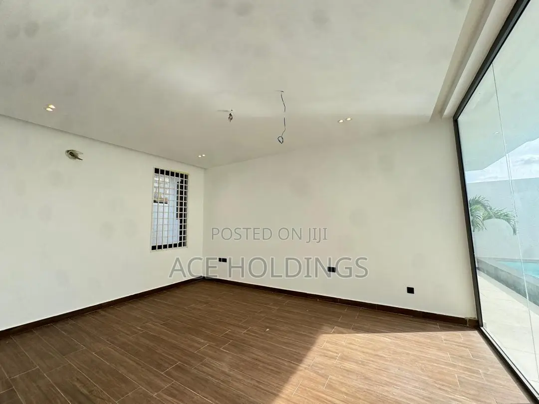 5bdrm Mansion in Oyarifa for sale