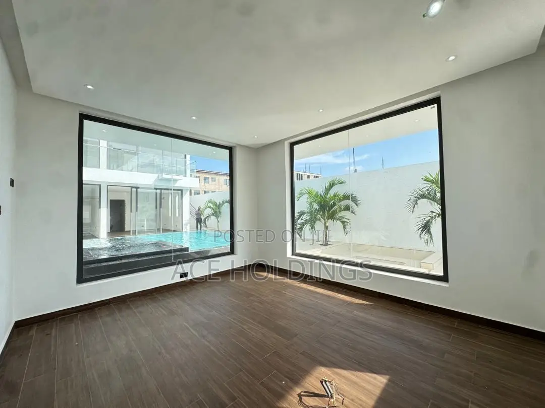 5bdrm Mansion in Oyarifa for sale