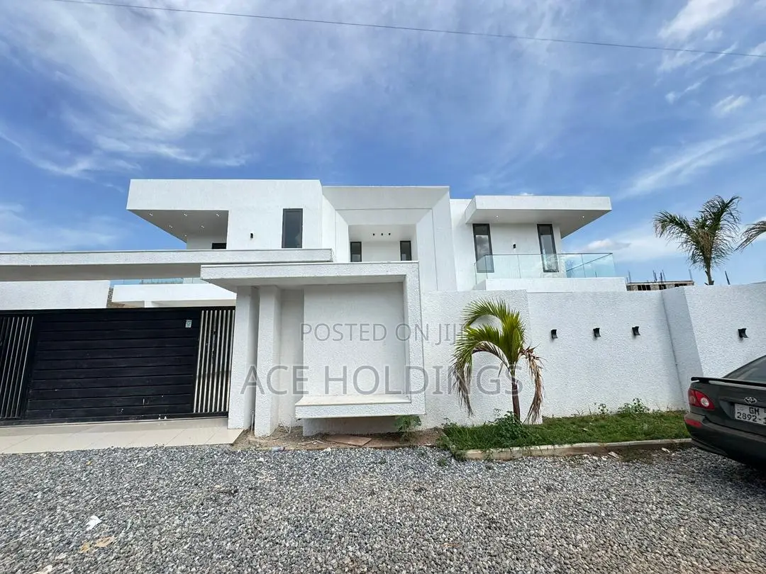 5bdrm Mansion in Oyarifa for sale