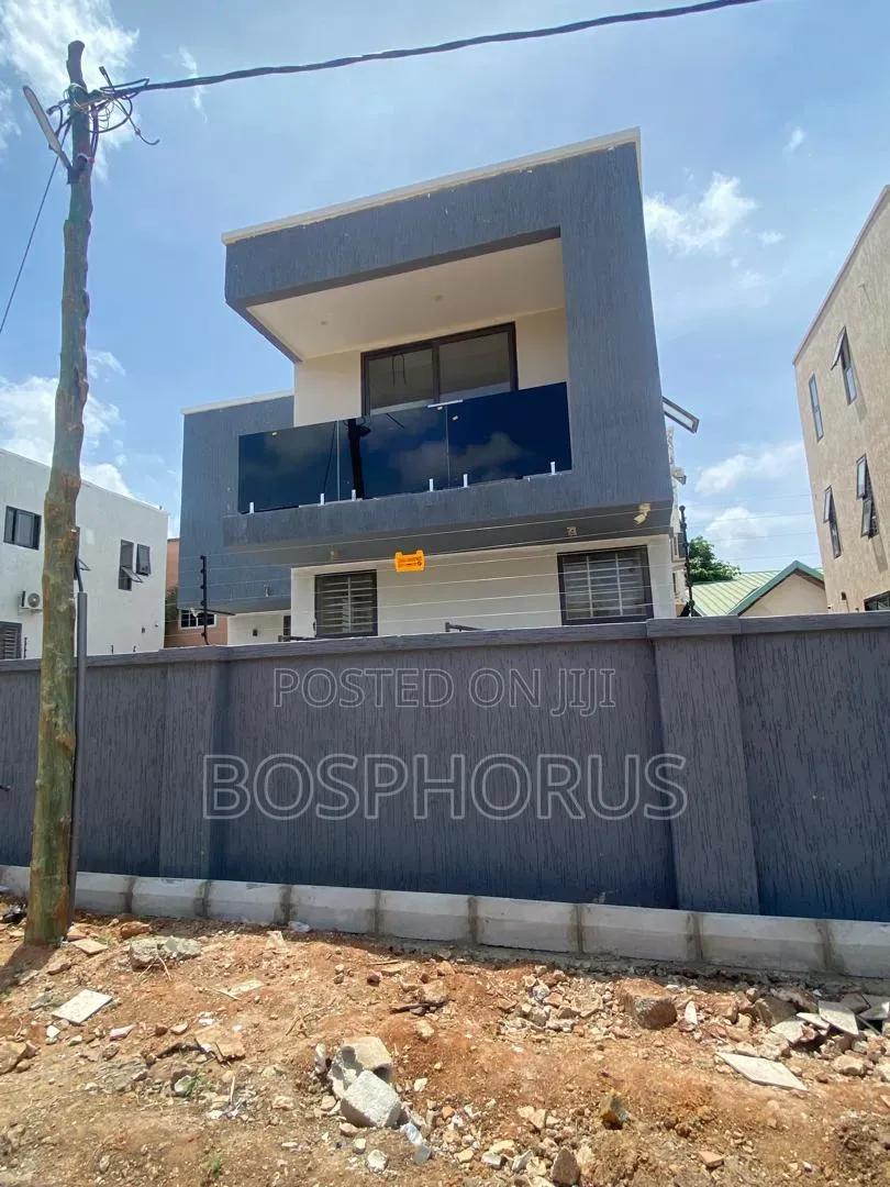 3bdrm House in Spintex Community 18, Melcom for sale