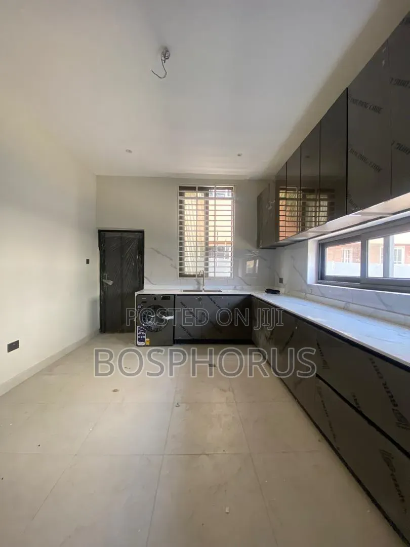 3bdrm House in Spintex Community 18, Melcom for sale