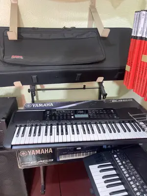 Yamaha PSR E383