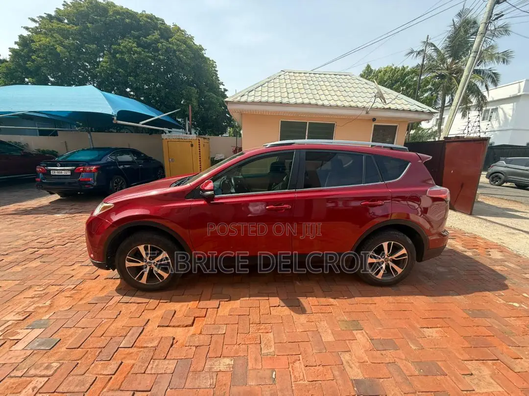 Toyota RAV4 XLE 4dr SUV (2.5L 4cyl 6A) 2018 Red