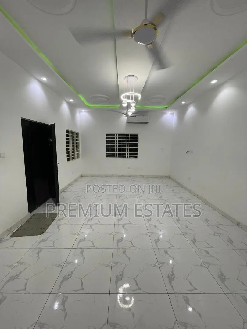 3bdrm Apartment in Kwabenya for rent
