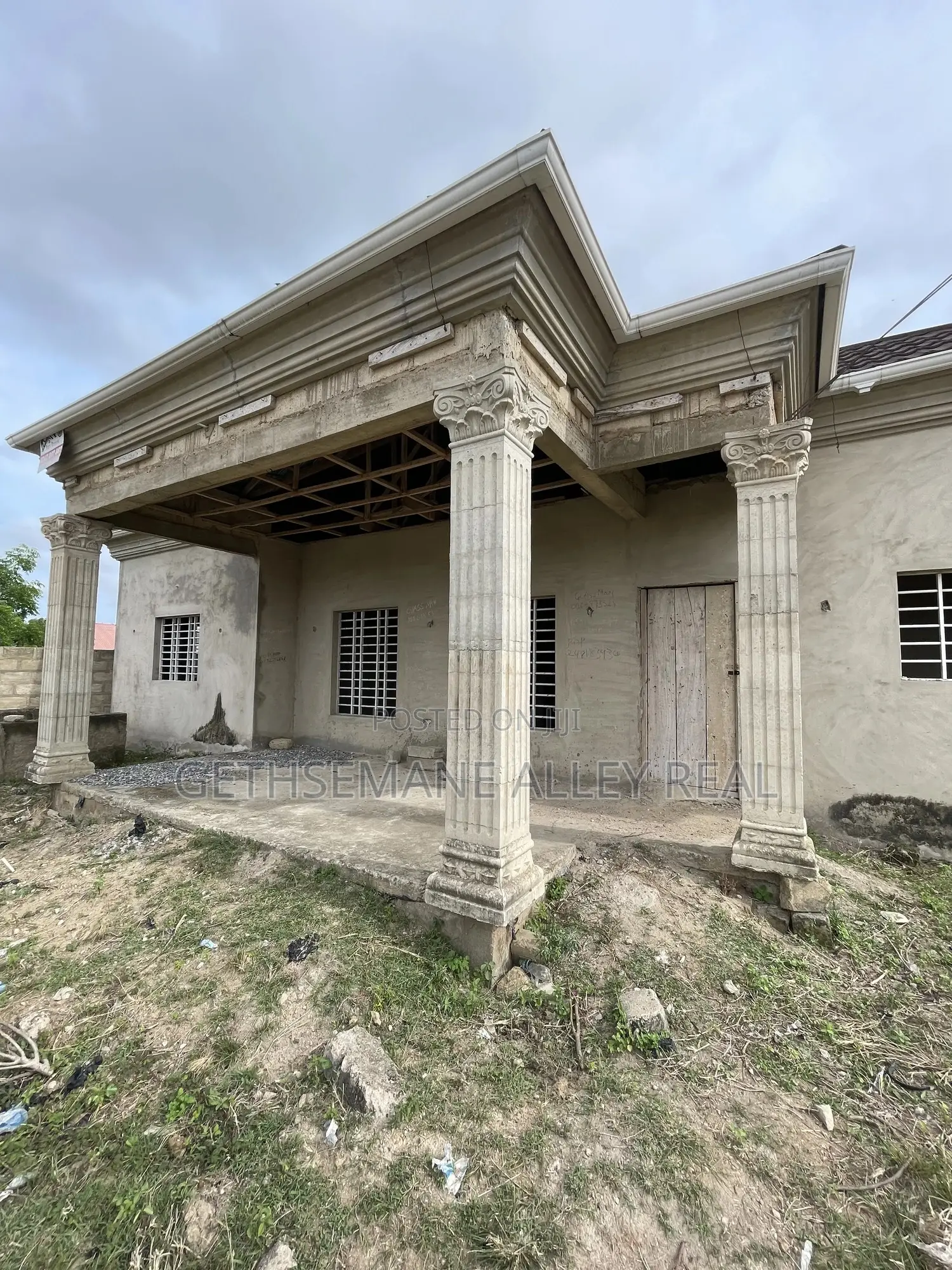 4bdrm House in Ablekuman, Joma for sale