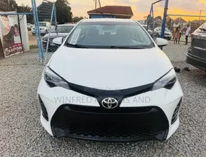 Toyota Corolla SE 4dr Sedan (1.8L 4cyl CVT) 2017 White