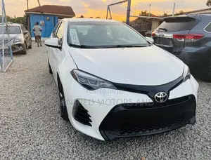 Toyota Corolla SE 4dr Sedan (1.8L 4cyl CVT) 2017 White