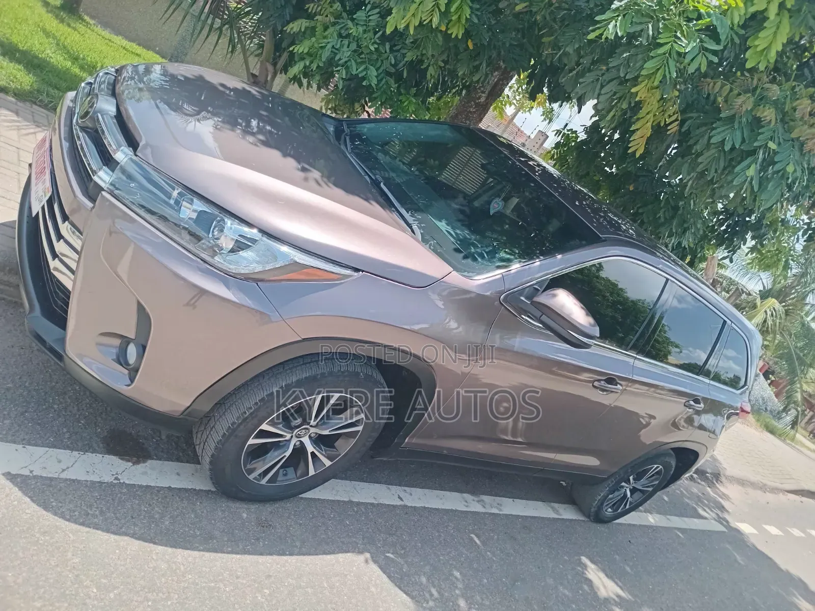 Toyota Highlander LE 2019 Brown