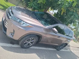 Toyota Highlander LE 2019 Brown