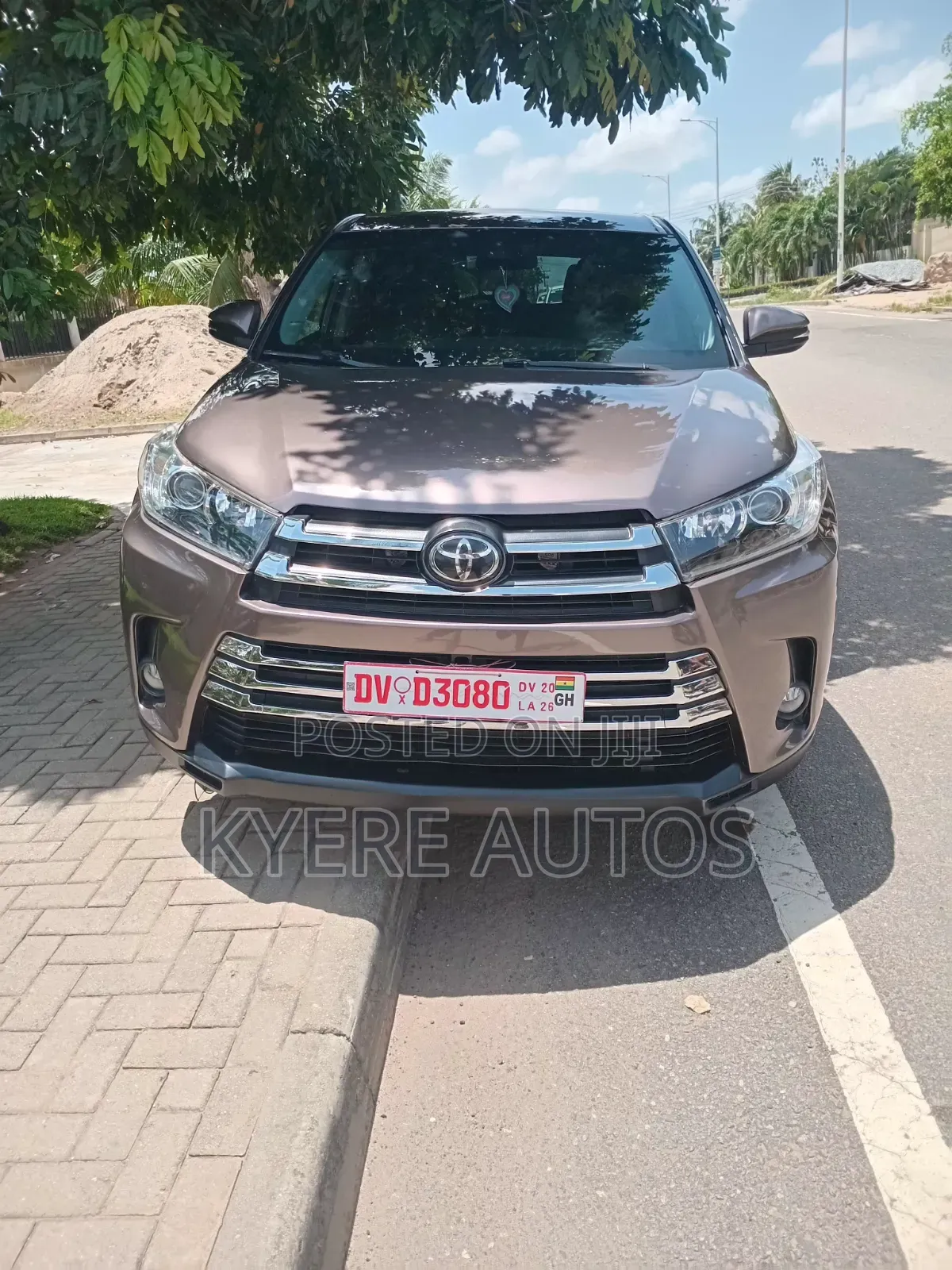 Toyota Highlander LE 2019 Brown