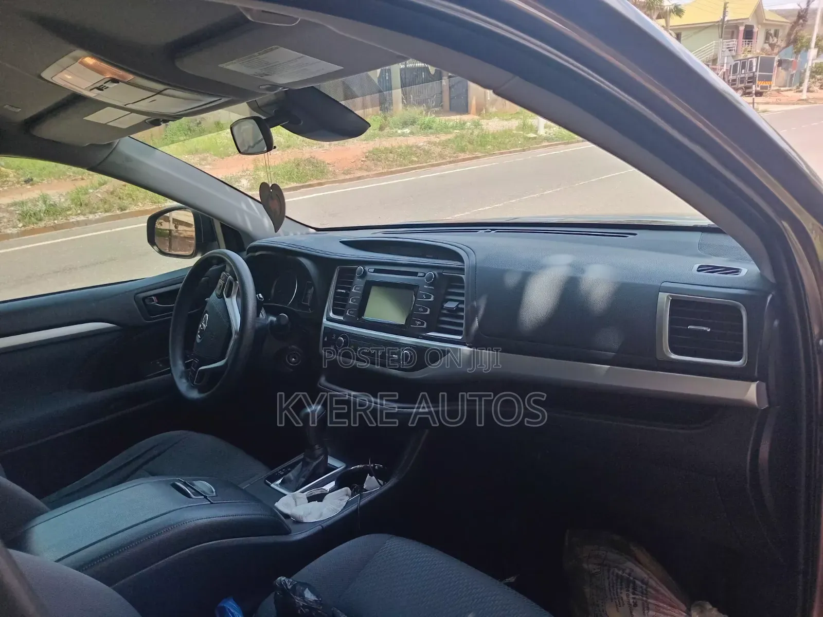 Toyota Highlander LE 2019 Brown