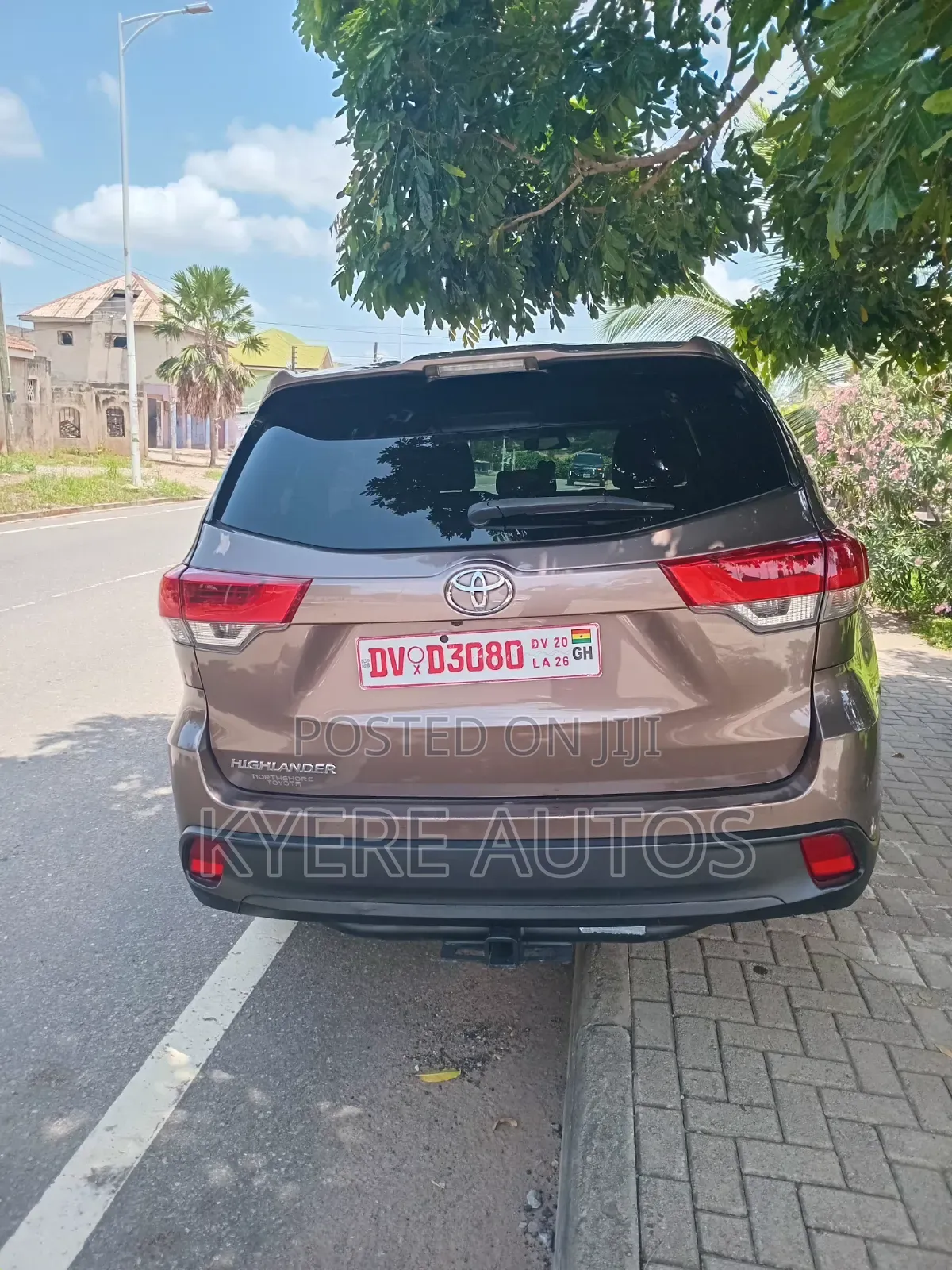 Toyota Highlander LE 2019 Brown