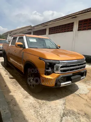 New Nissan Pick-Up 2025 Orange