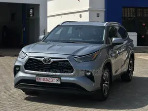 Toyota Highlander XLE 2022 Silver