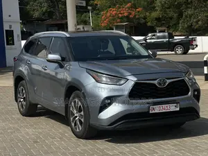 Toyota Highlander XLE 2022 Silver