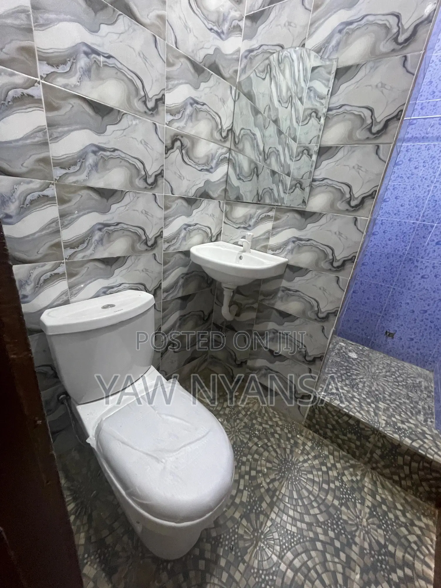 Chamber and Hall for Rent at Ashomang Estate