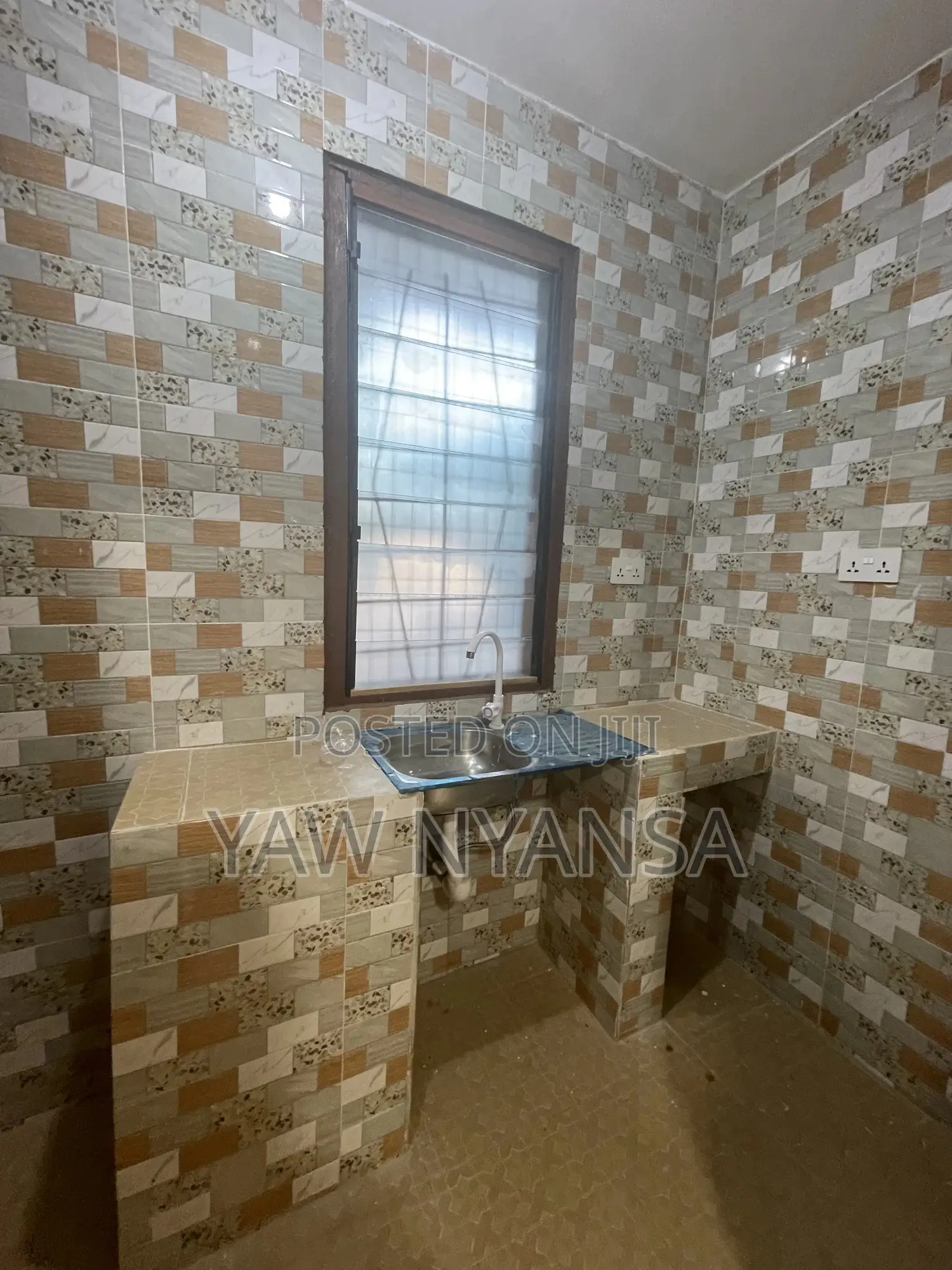 Chamber and Hall for Rent at Ashomang Estate