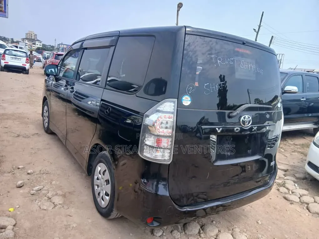 Toyota Voxy 2012 White