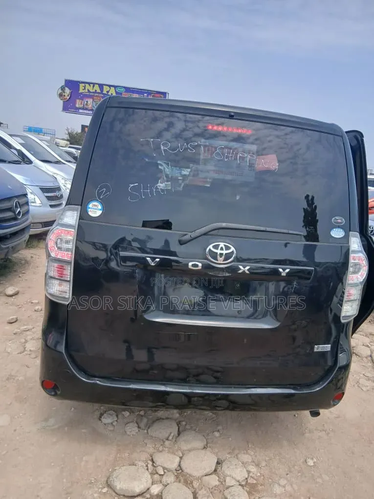 Toyota Voxy 2012 White
