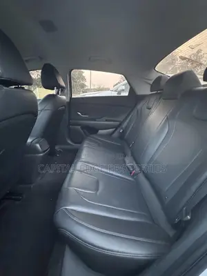 Hyundai Avante 2021 White