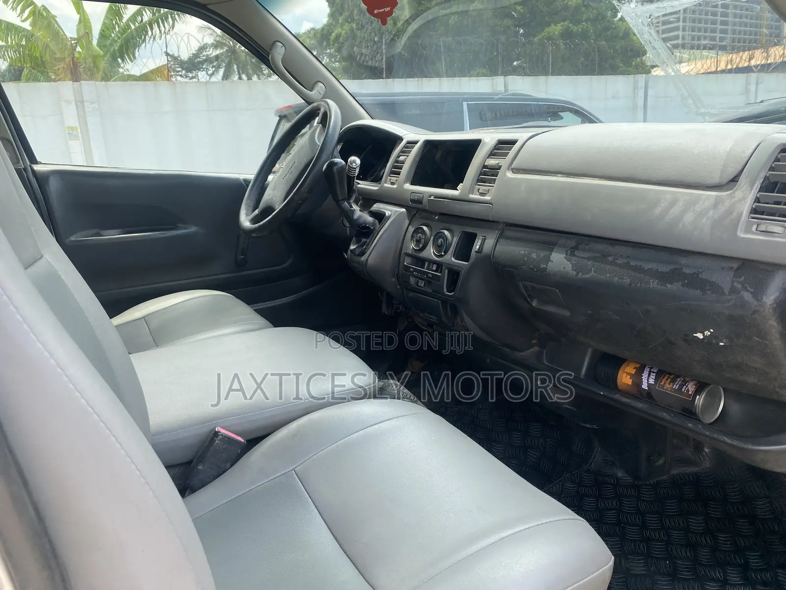 Toyota HiAce 2010 Silver