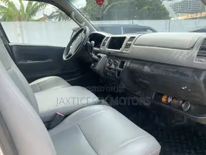 Toyota HiAce 2010 Silver