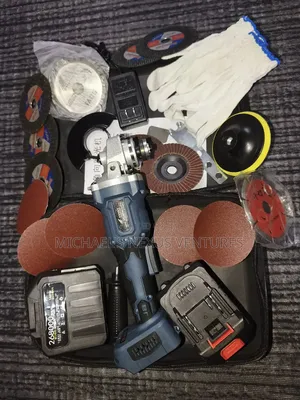 2 Batteries / Cordless Angle Grinder With Accessories