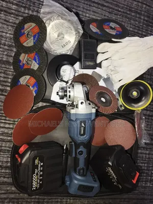 2 Batteries / Cordless Angle Grinder With Accessories