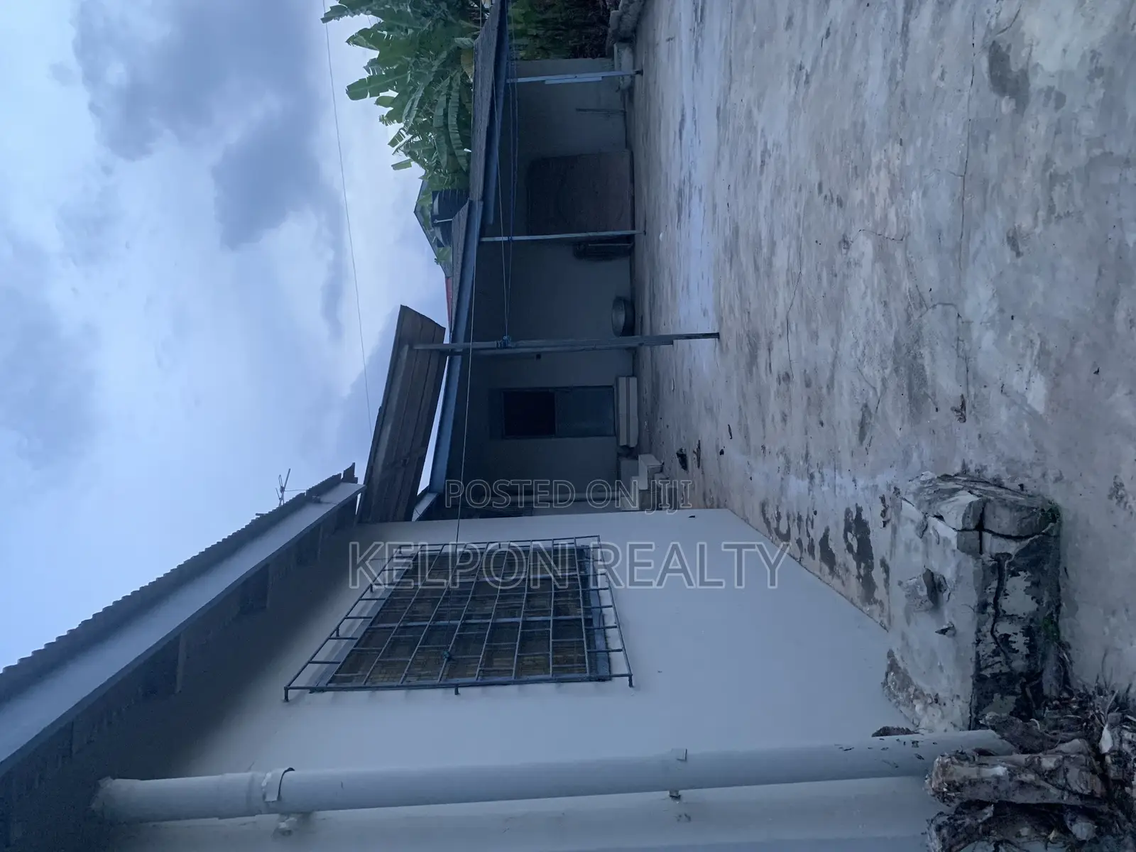 5bdrm House in Dansoman Estate, Exhibition for sale