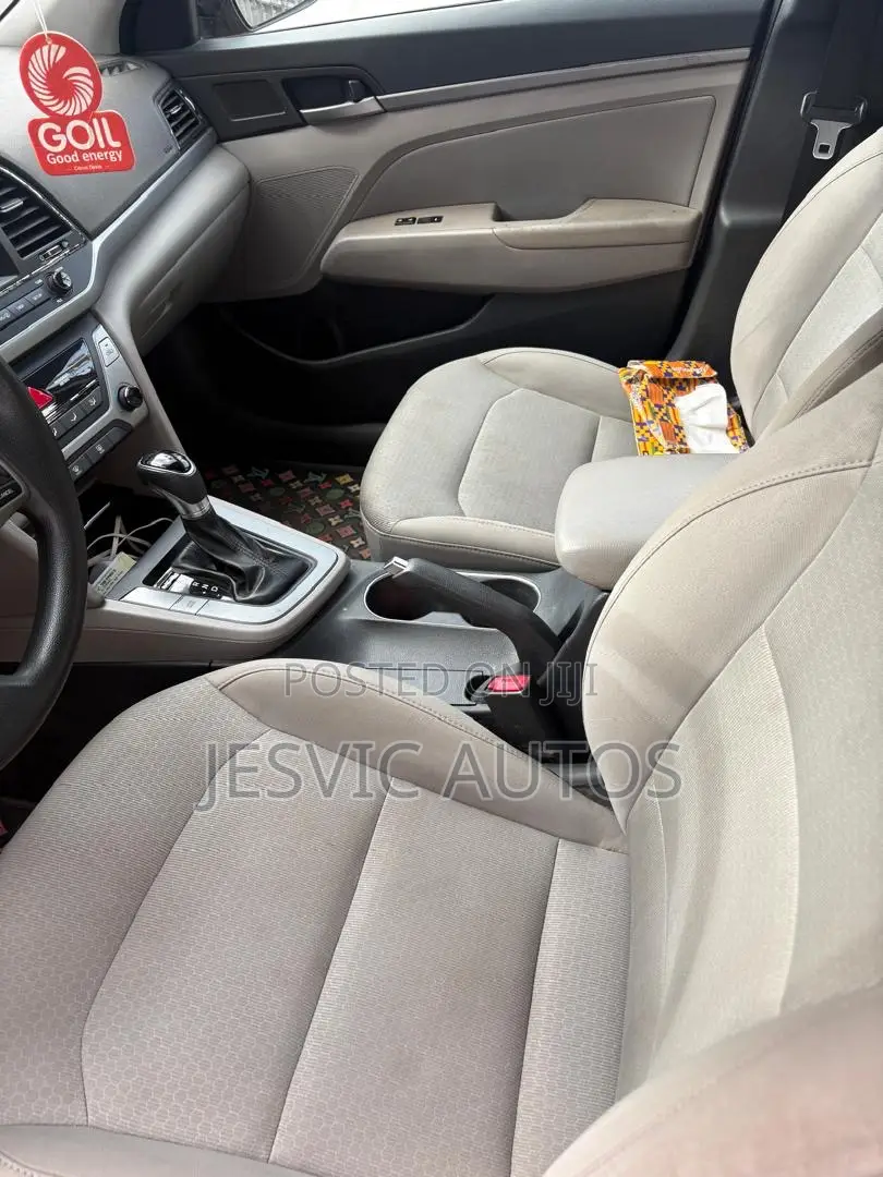 Hyundai Elantra ECO 2018 Red