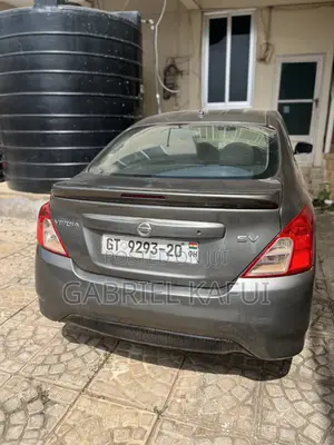 Nissan Versa 1.6 SV 2016 Gray