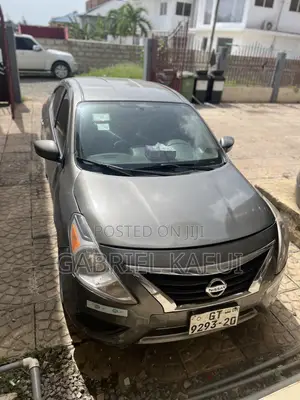 Nissan Versa 1.6 SV 2016 Gray