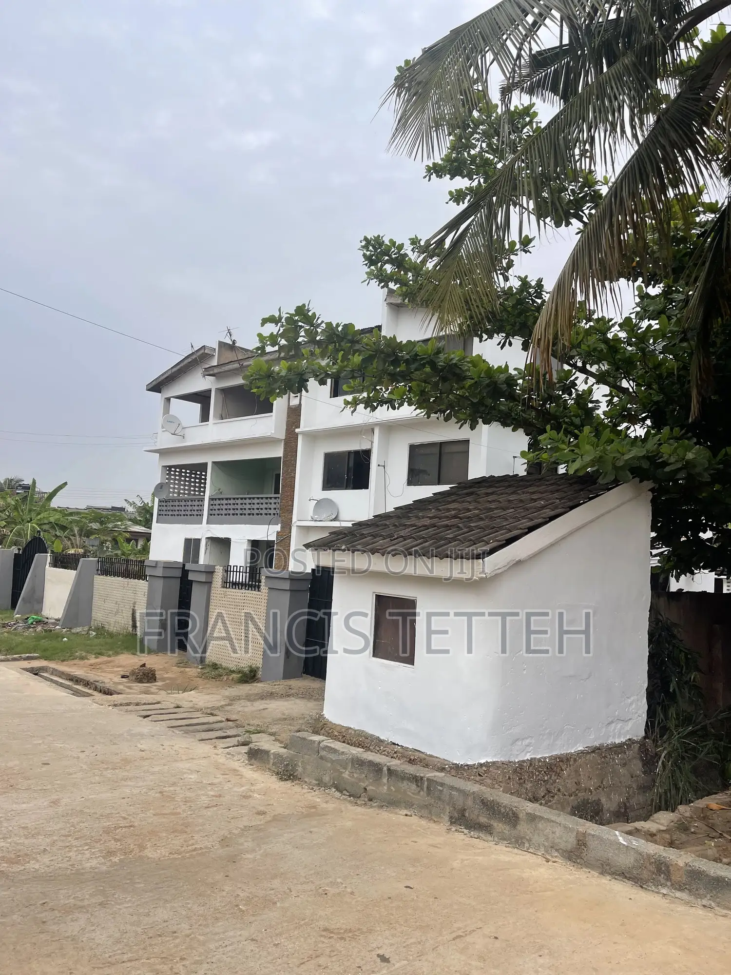17bdrm House in Teshie-Nungua Estates for sale