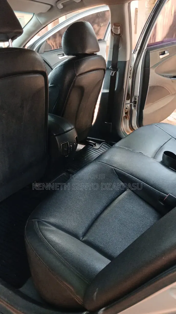 Hyundai Sonata Limited 2.0T Sedan (2.0L 4cyl 6A) 2012 Silver