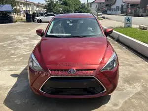 Toyota Yaris 1.5 Sedan XLE 2020 Red